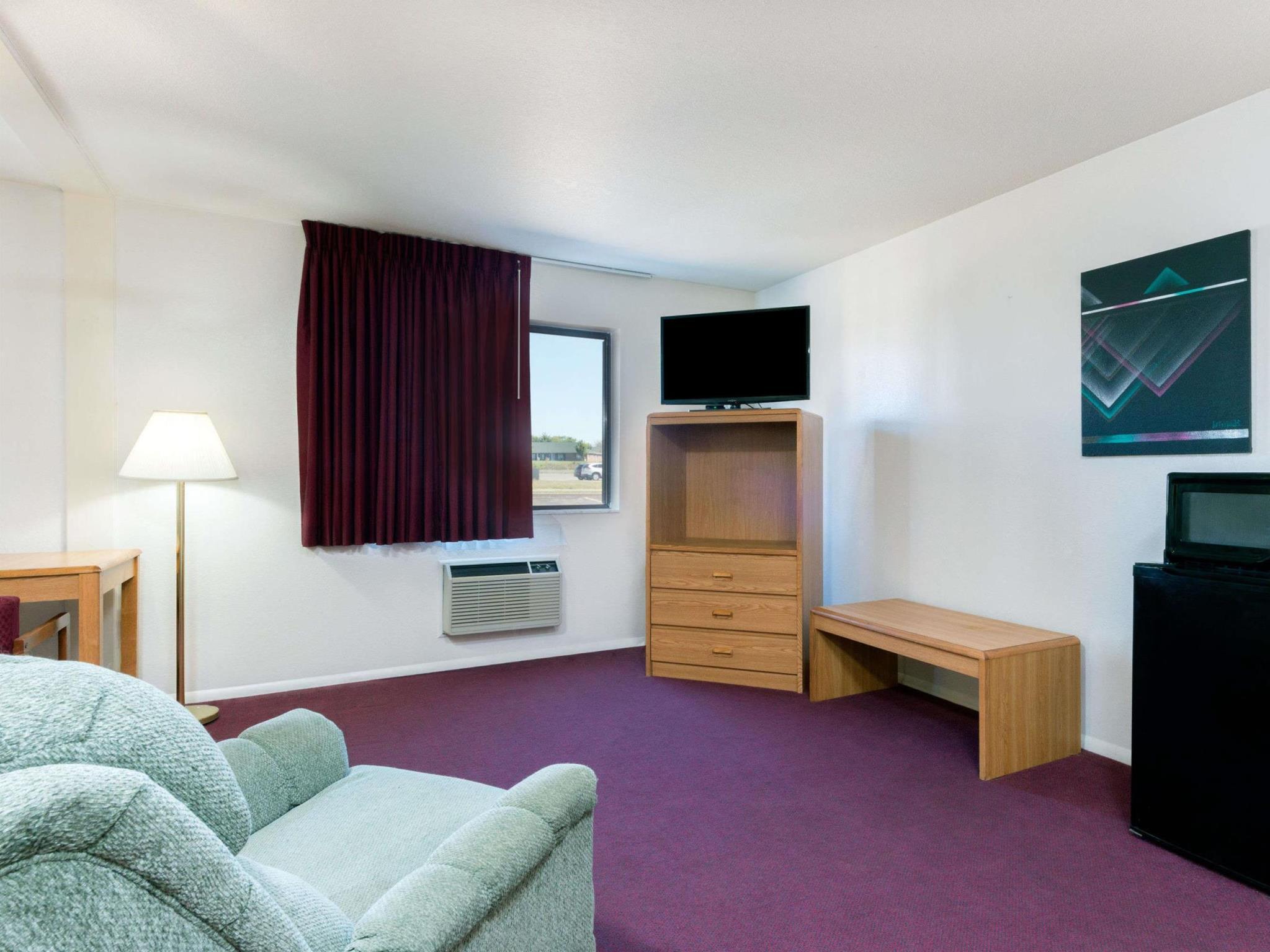 Super 8 By Wyndham Farmington Hotel Exterior photo