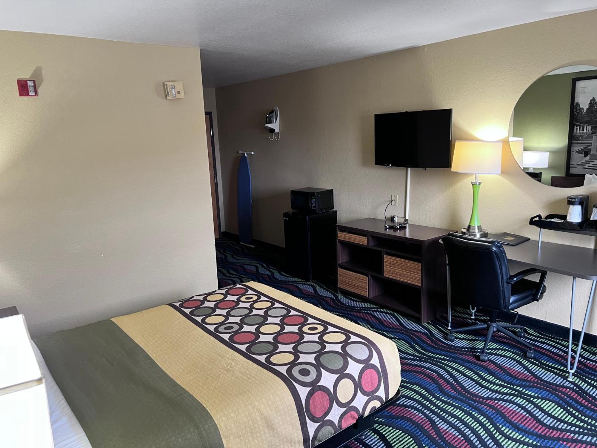 Super 8 By Wyndham Farmington Hotel Exterior photo